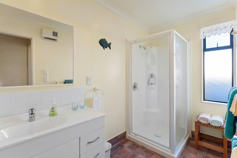 Photo of property in 5 Tararua Crescent, Otaki, 5512