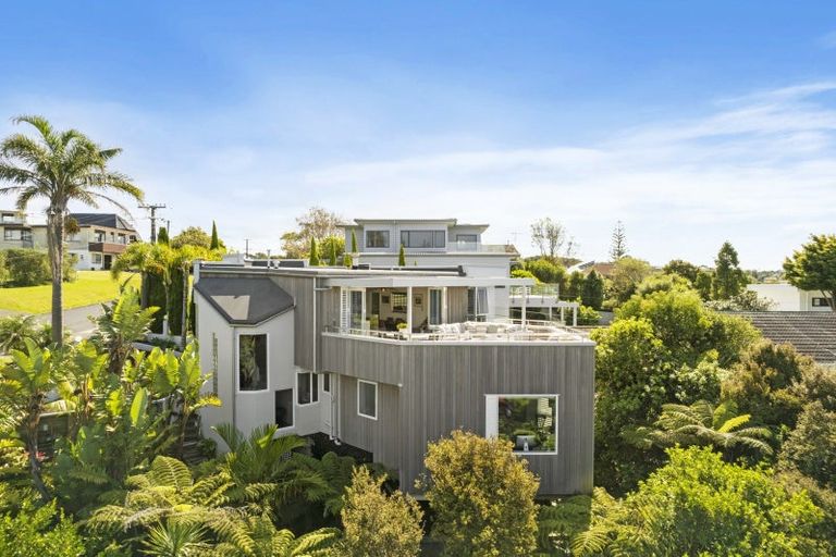 Photo of property in 39 Eastcliffe Road, Castor Bay, Auckland, 0620