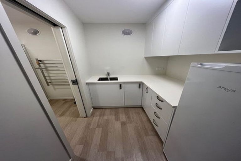 Photo of property in 51 Thurleigh Grove, Karori, Wellington, 6012