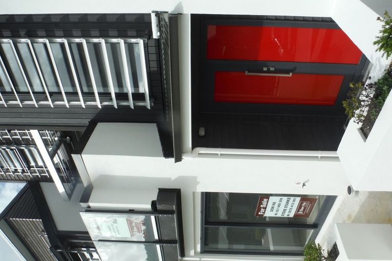 Photo of property in 2/10 Silver Moon Road, Albany Heights, Auckland, 0632