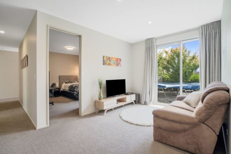 Photo of property in 12 Edgewood Place, Wanaka, 9305