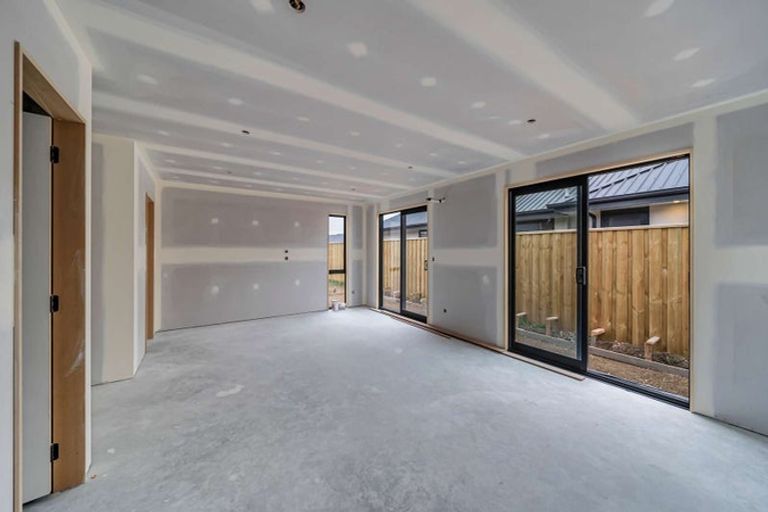 Photo of property in 21 Ellmers Street, Woodend, 7691