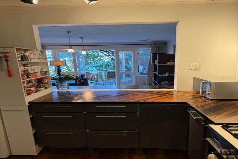 Photo of property in 5 Richmond Road, Mahina Bay, Lower Hutt, 5013