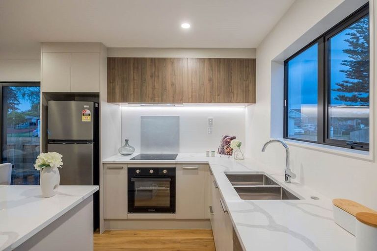 Photo of property in 8e Jupiter Street, Rosehill, Papakura, 2113
