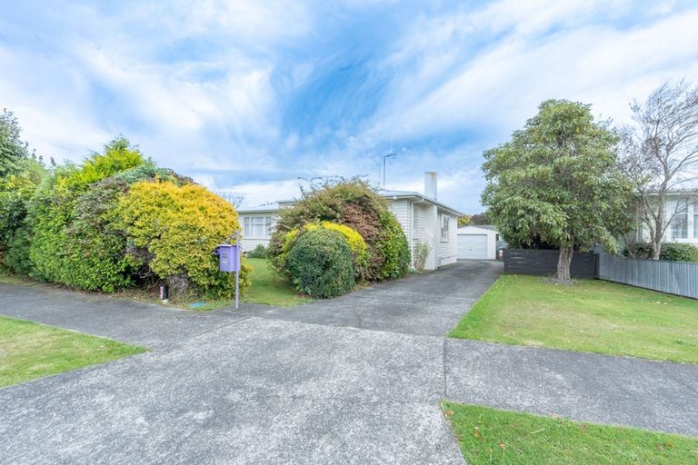 Photo of property in 28 Waterloo Crescent, Hokowhitu, Palmerston North, 4410