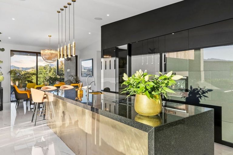 Photo of property in 7 Diamond Lane, Wanaka, 9305