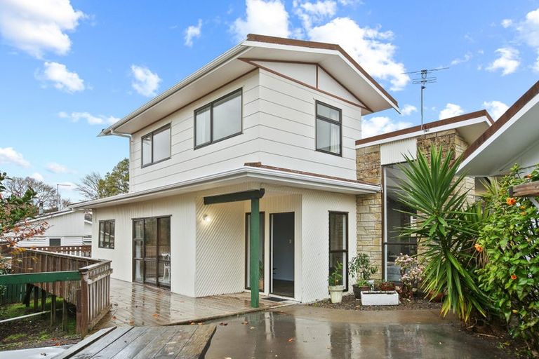 Photo of property in 25 Montana Place, Merrilands, New Plymouth, 4312