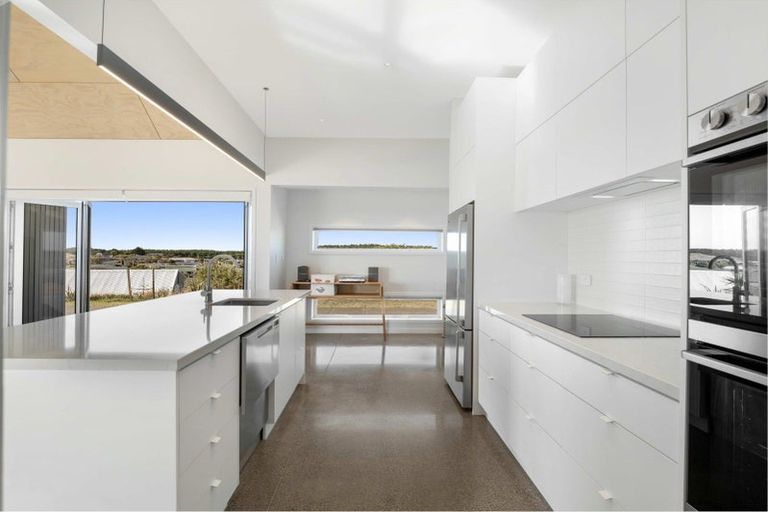 Photo of property in 2 Rangeview Rise, Foxton Beach, Foxton, 4815