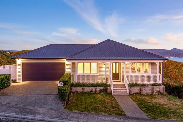 Photo of property in 31 Grumman Lane, Newlands, Wellington, 6037