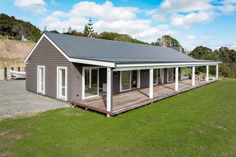 Photo of property in 48 Upper Whangateau Road, Big Omaha, 0985