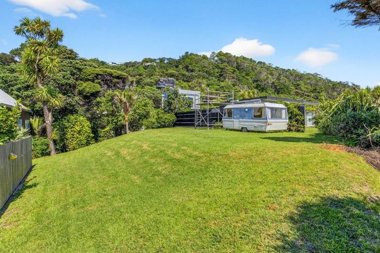 Photo of property in 72 Domain Crescent, Muriwai, 0881