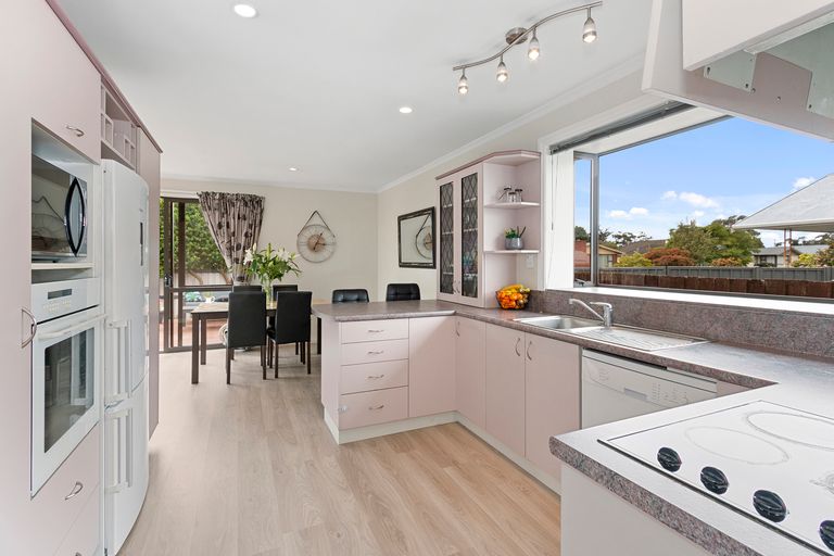 Photo of property in 47 Kathleen Crescent, Hornby, Christchurch, 8042