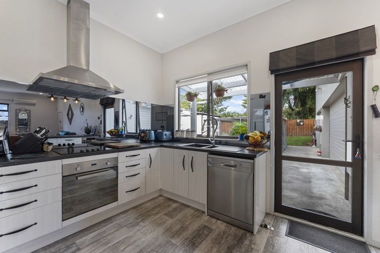 Photo of property in 373 Broadway, Stratford, 4332