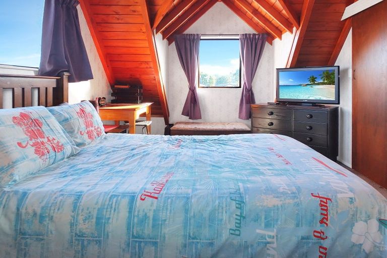 Photo of property in 38 Hennessy Street East, Foxton Beach, Foxton, 4815