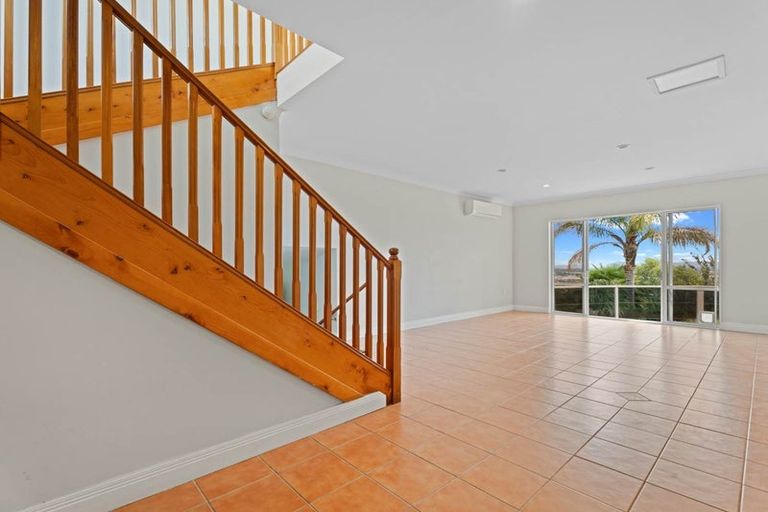 Photo of property in 114 Point View Drive, East Tamaki Heights, Auckland, 2016