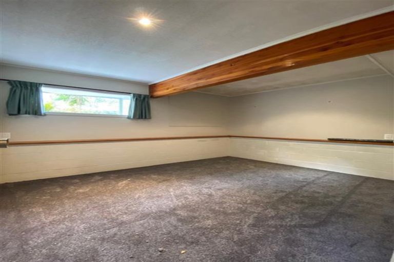 Photo of property in 2/96 Sunset Road, Unsworth Heights, Auckland, 0632