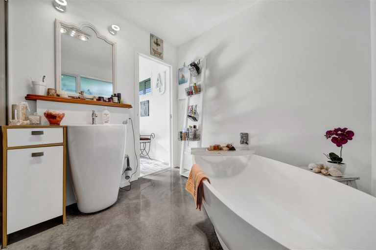 Photo of property in 2 Mercade Close, Stratford, 4332