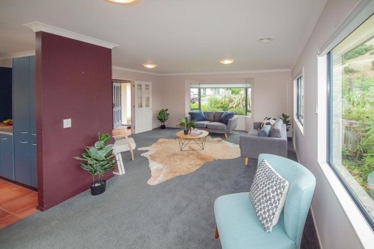 Photo of property in 15 Erlestoke Crescent, Churton Park, Wellington, 6037