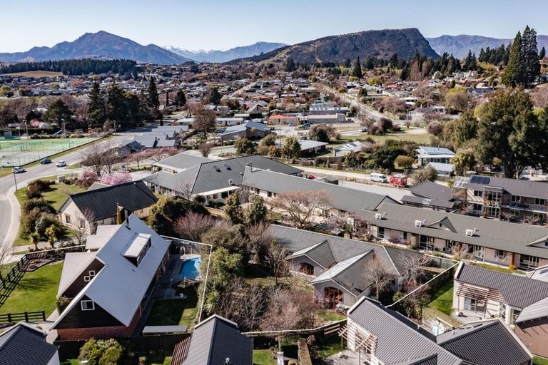 Photo of property in 3 Meadowstone Drive, Wanaka, 9305