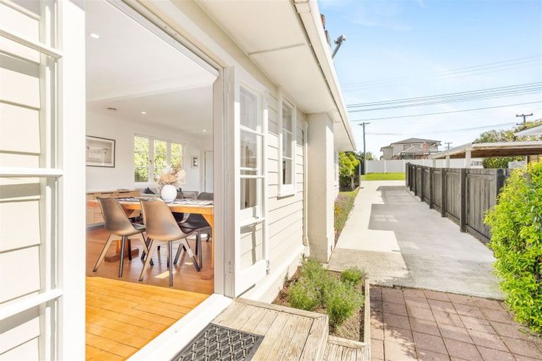 Photo of property in 1/10 Neil Avenue, Te Atatu Peninsula, Auckland, 0610