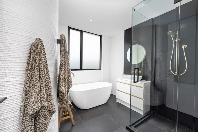 Photo of property in 2/1 City View Terrace, Birkenhead, Auckland, 0626