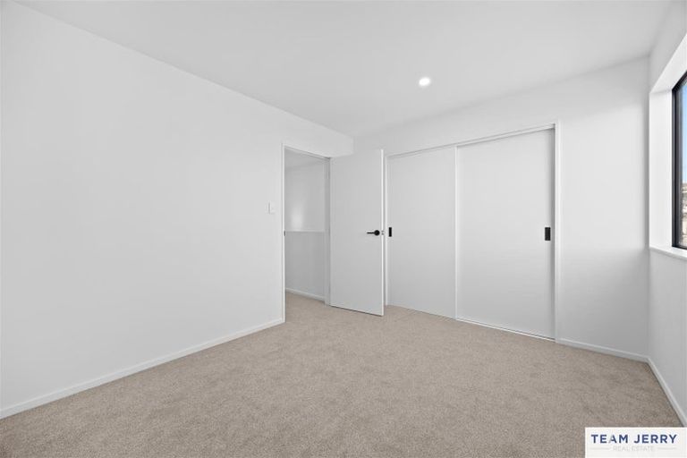 Photo of property in 64a Crestview Rise, Papakura, 2110
