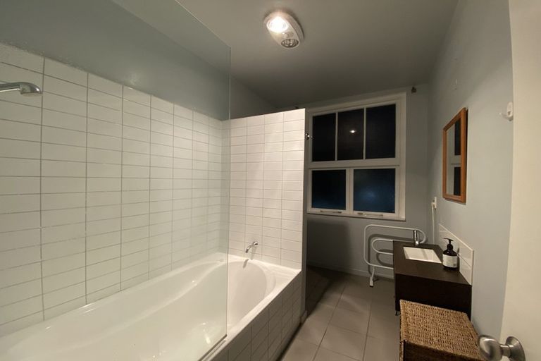 Photo of property in 2u7 King Street, Mount Cook, Wellington, 6021