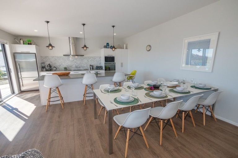 Photo of property in 7 Dudley Crescent, Cable Bay, 0420