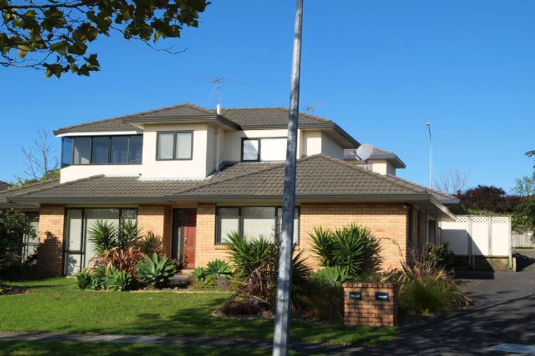 Photo of property in 1/25 Thirlmere Rise, Northpark, Auckland, 2013