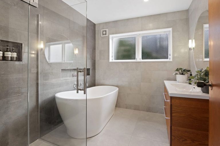 Photo of property in 181 Vaughans Road, Okura, Auckland, 0792