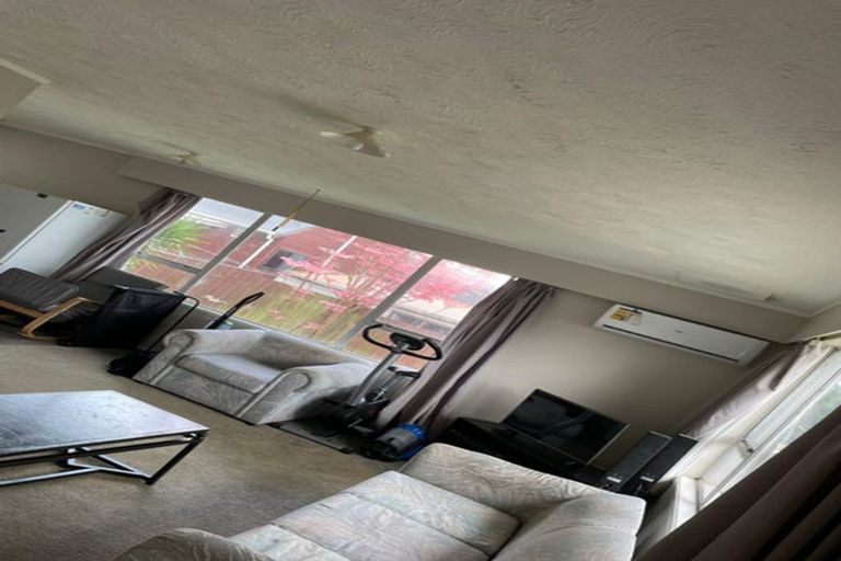 Photo of property in 2/199 Henderson Valley Road, Henderson, Auckland, 0612