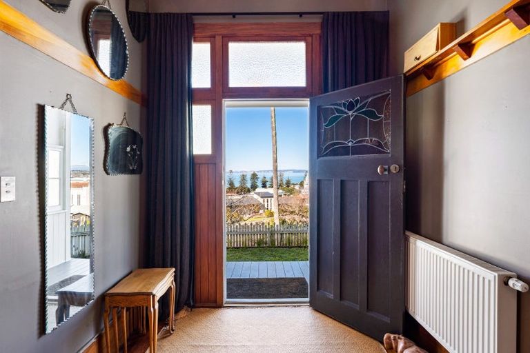 Photo of property in 16 Brewster Street, Bluff Hill, Napier, 4110