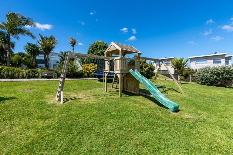Photo of property in 17 Karauria Lane, Orewa, 0931