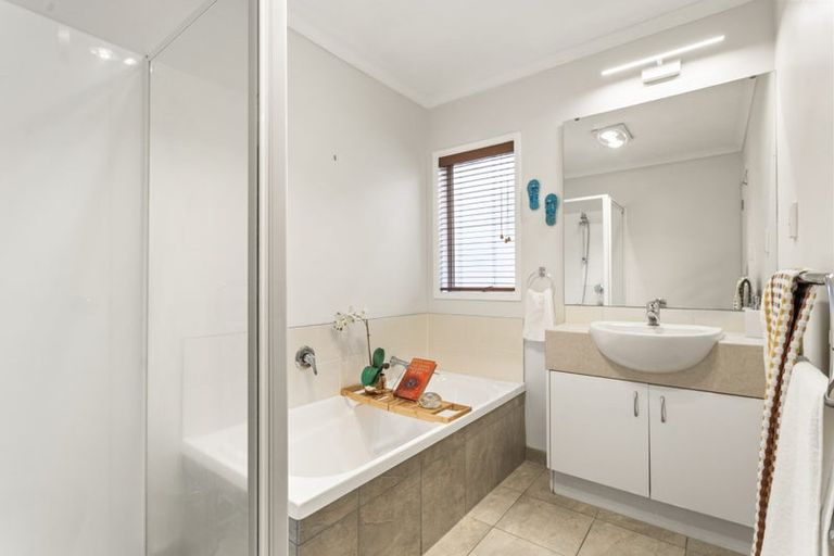 Photo of property in 41 Saltwood Street, Red Beach, 0932