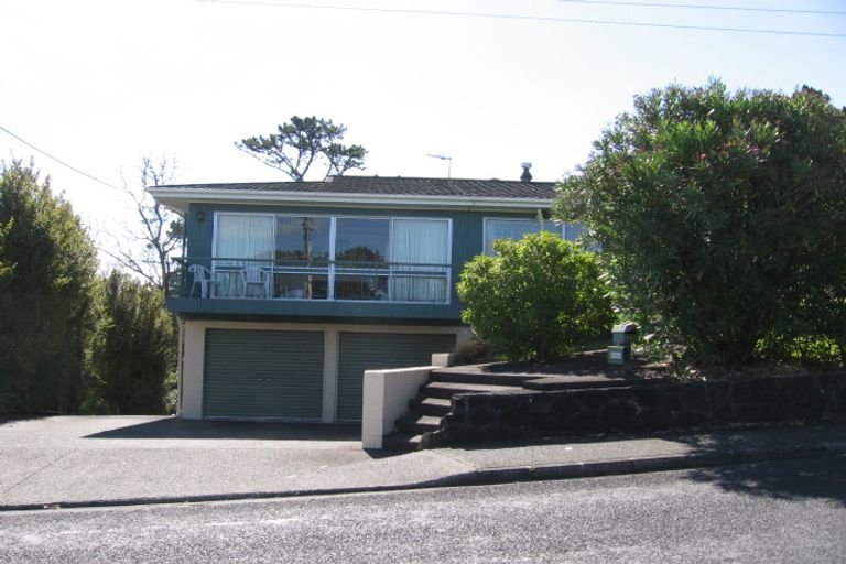 Photo of property in 1/76 Woodlands Crescent, Browns Bay, Auckland, 0630