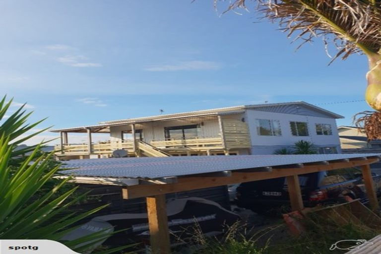 Photo of property in 8 Hinekohu Street, New Lynn, Auckland, 0600