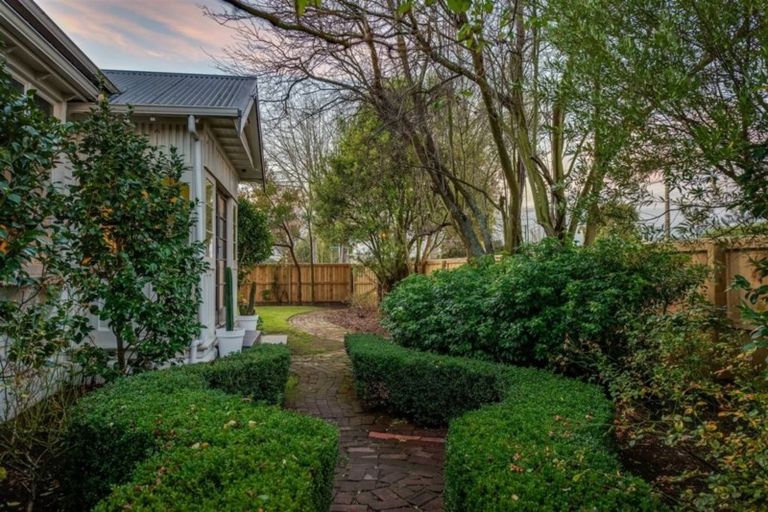 Photo of property in 124 Edward Avenue, Edgeware, Christchurch, 8013