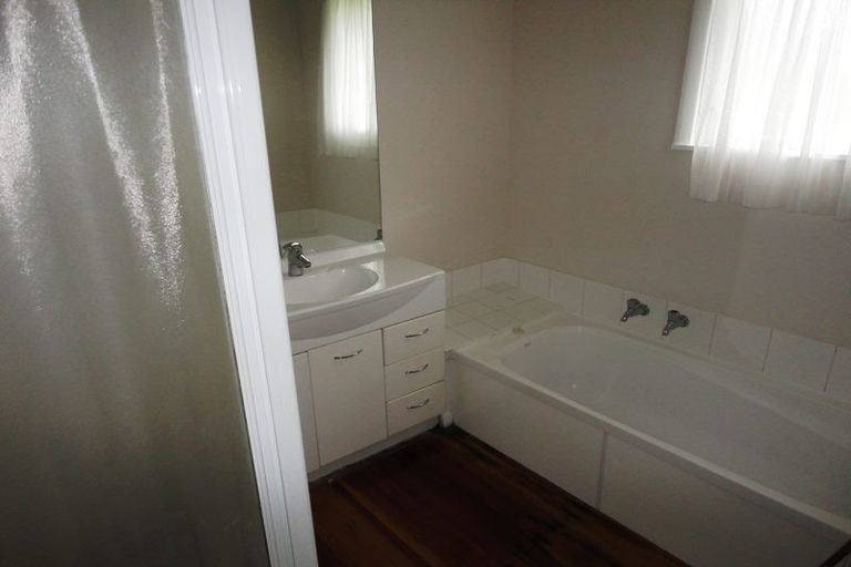 Photo of property in 6 Waikaremoana Place, Pakuranga Heights, Auckland, 2010