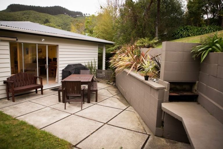Photo of property in 68 Larsen Crescent, Tawa, Wellington, 5028