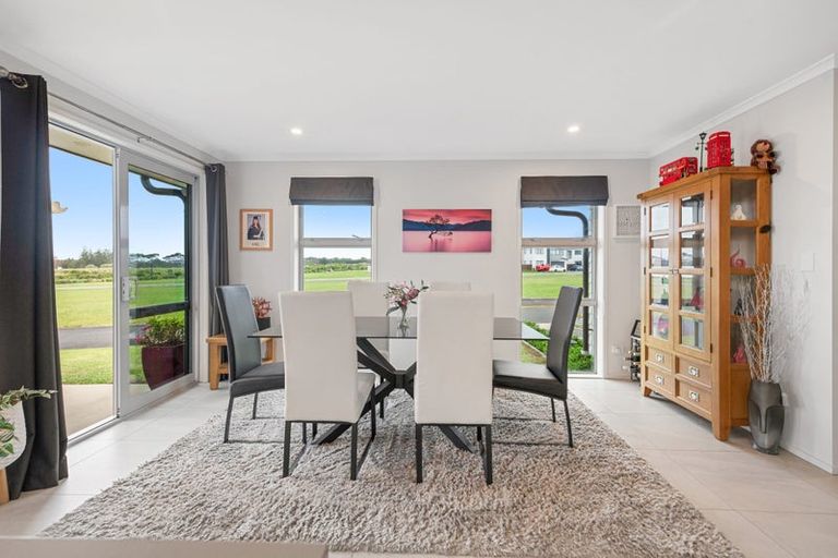 Photo of property in 14 Poutawa Lane, Clarks Beach, 2122