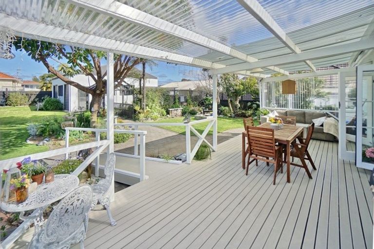 Photo of property in 30 Queen Street, Te Puke, 3119