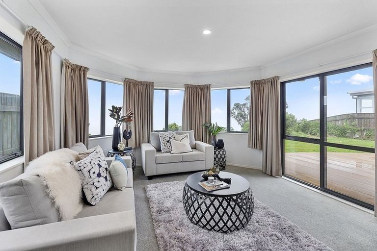 Photo of property in 52 Miles Crescent, Newlands, Wellington, 6037