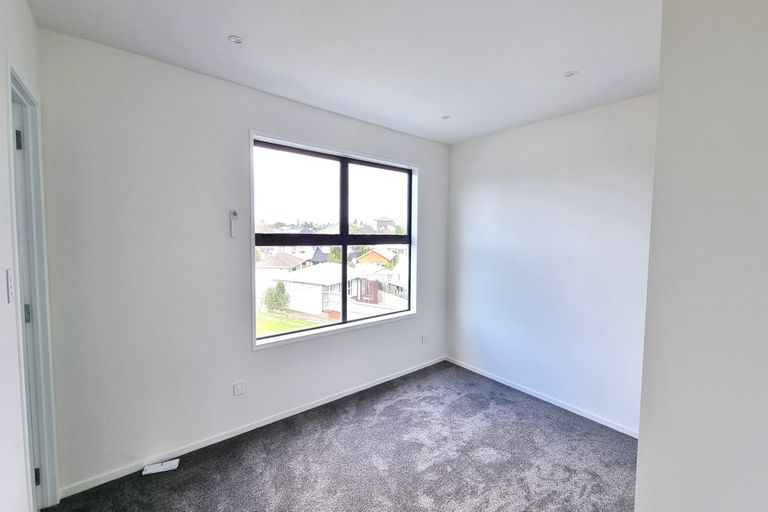 Photo of property in 2b Glenvil Lane, Te Atatu Peninsula, Auckland, 0610