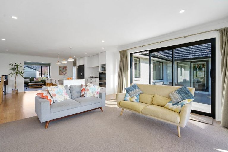 Photo of property in 24 Lilac Close, Cambridge, 3434