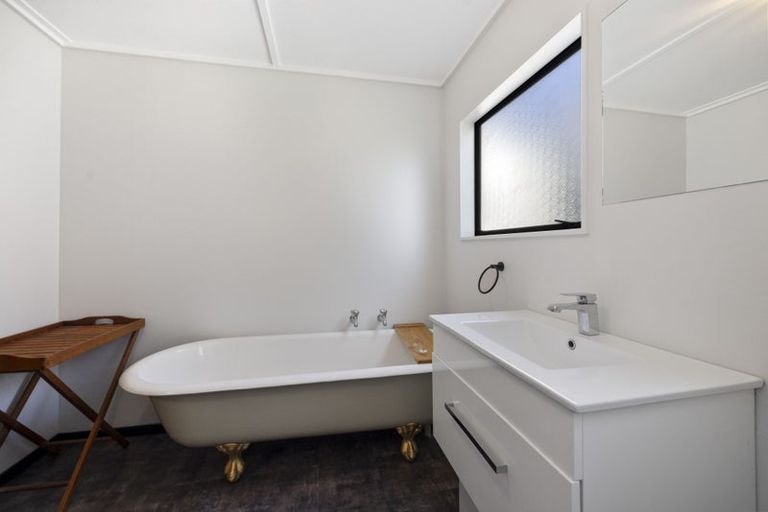 Photo of property in 28 Mccarthy Street, Hawera, 4610