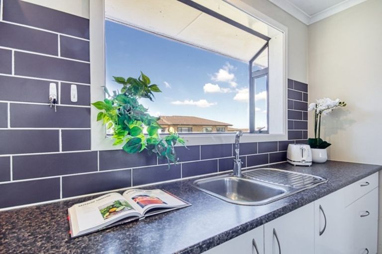 Photo of property in 185a/1 Royal Road, Massey, Auckland, 0614