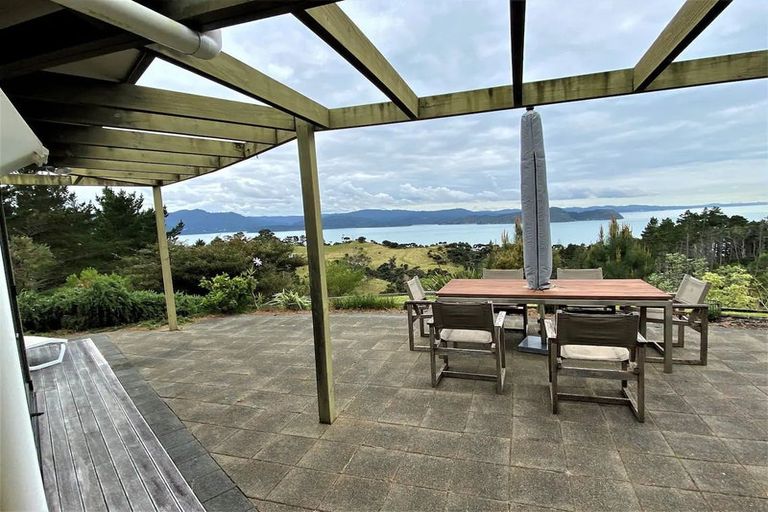 Photo of property in 140 Wattle Bay Road, Manukau Heads, Waiuku, 2684