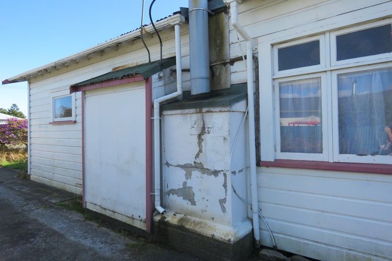 Photo of property in 33 Romilly Street, Westport, 7825