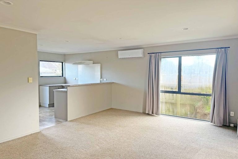 Photo of property in 12 Yeats Crescent, Fairfield, Hamilton, 3214