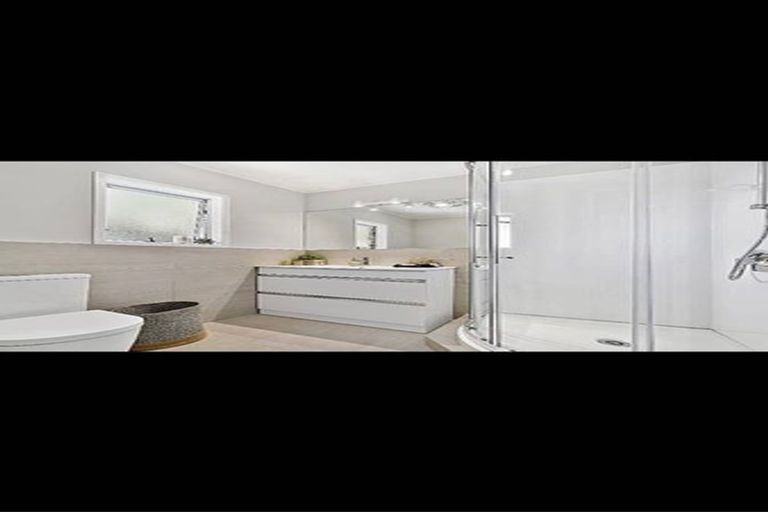Photo of property in 1/2 Kenderdine Road, Papatoetoe, Auckland, 2025